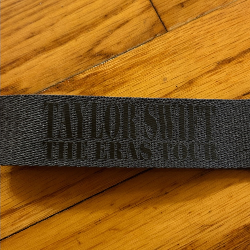 SOLD DO NOT BUYNWOT Taylor Swift Eras tour key holder official - Picture 2 of 4